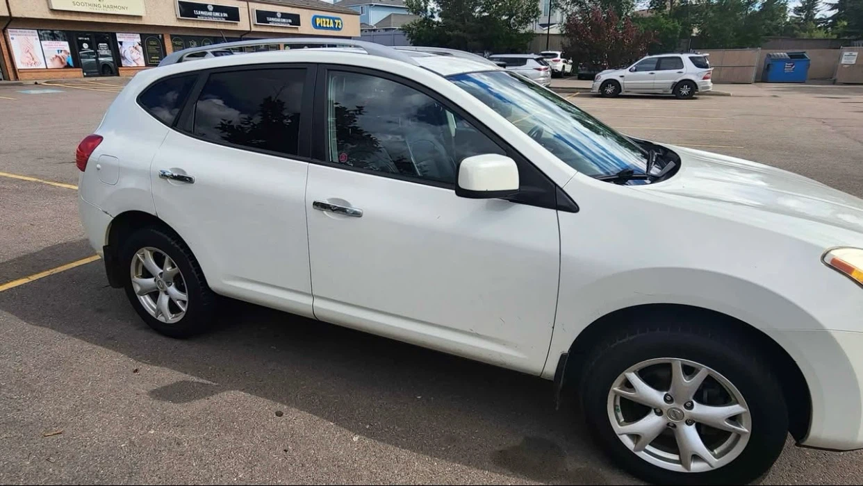 2010 Nissan Rogue Sport Edition–Excellent Condition - photo 2