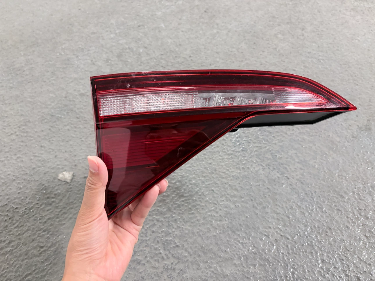 Volkswagen Jetta Red Car Tail Light Assembly- left site