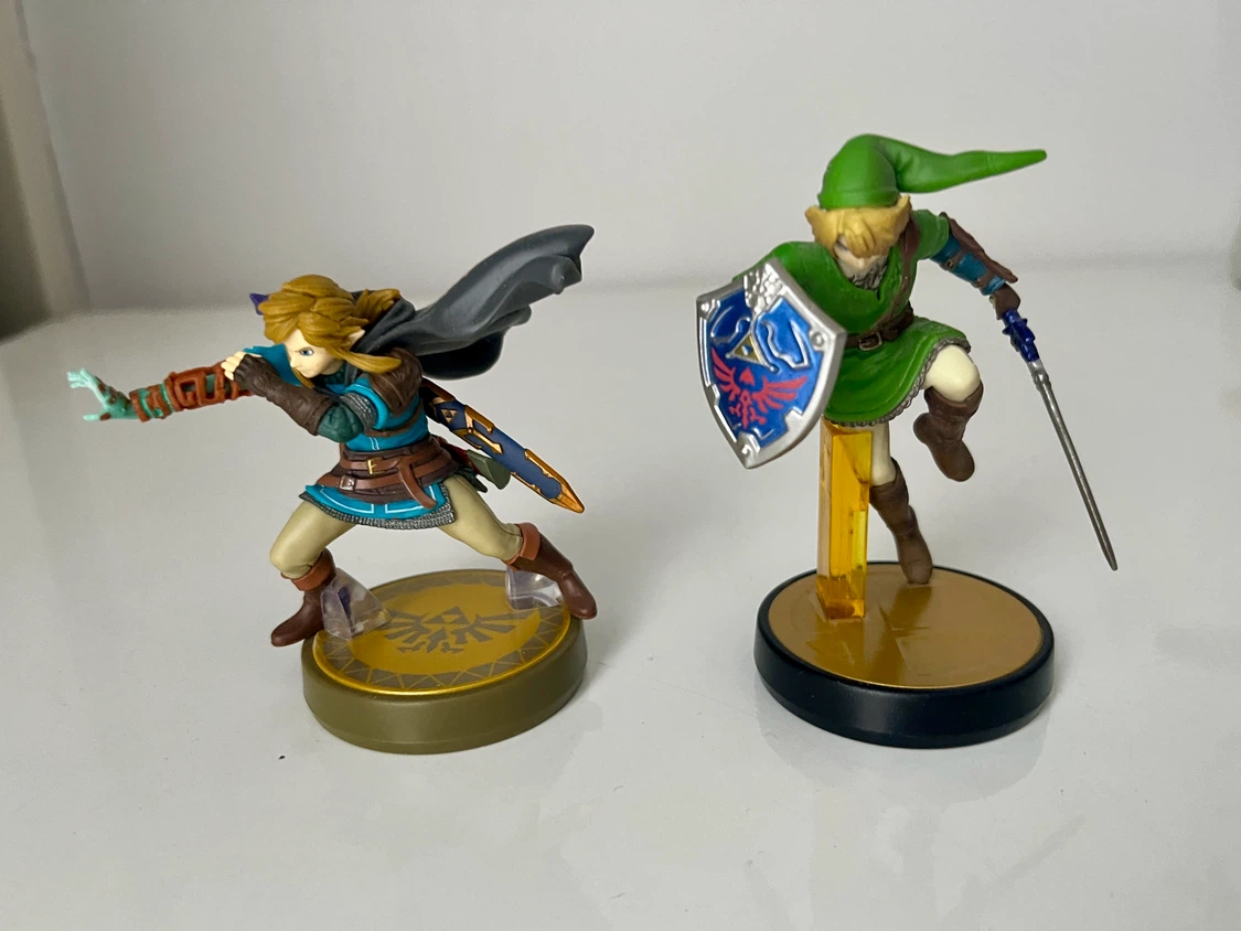 Nintendo Amiibo The Legend of Zelda Link Figures (2)