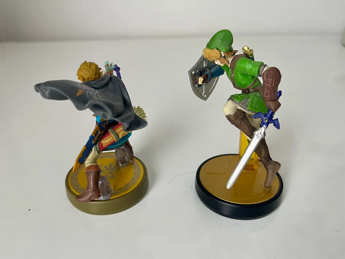 Nintendo Amiibo The Legend of Zelda Link Figures (2) - photo 2