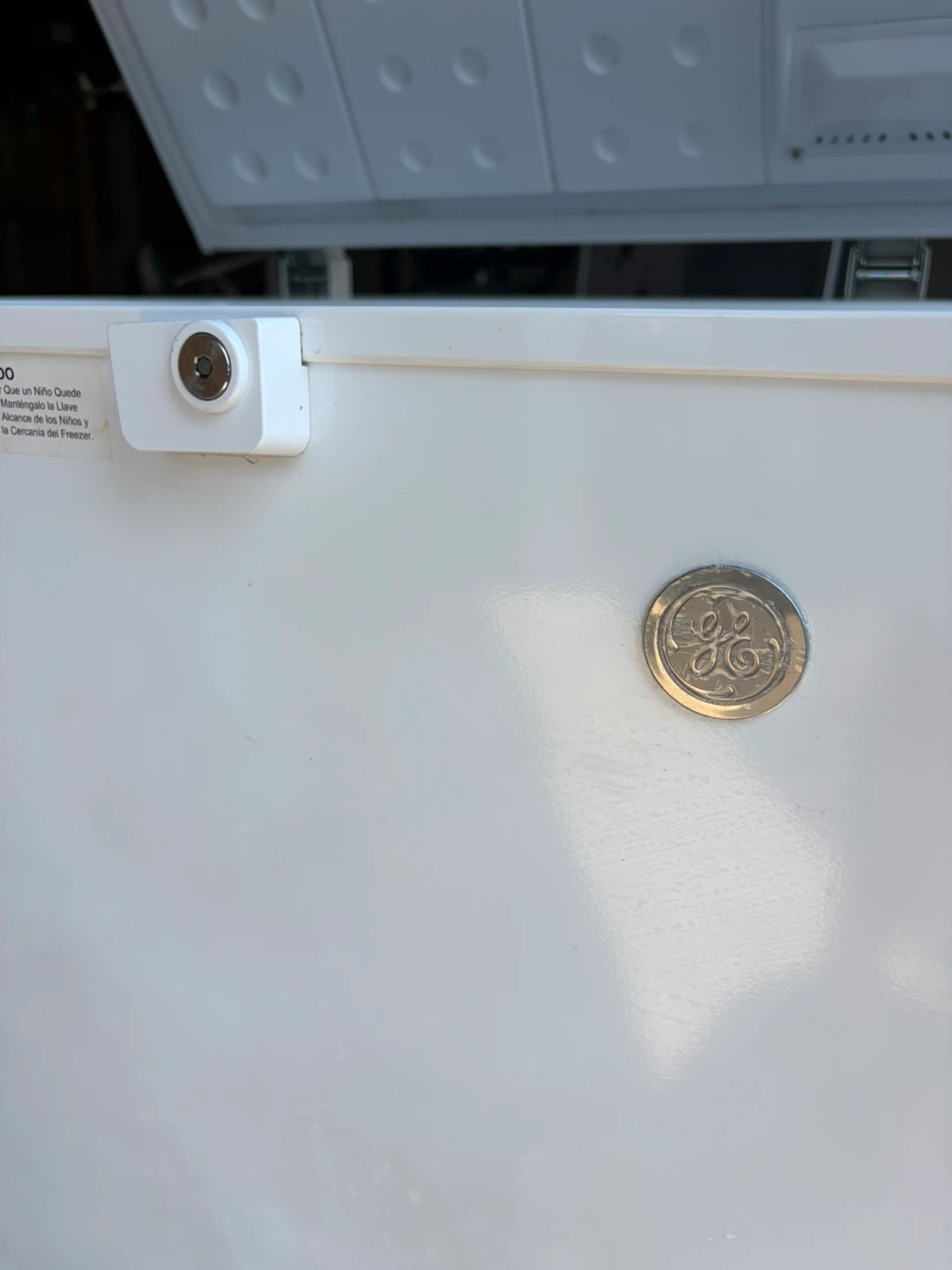 GE Appliances Chest Freezer FCM11PHCWW - photo 2