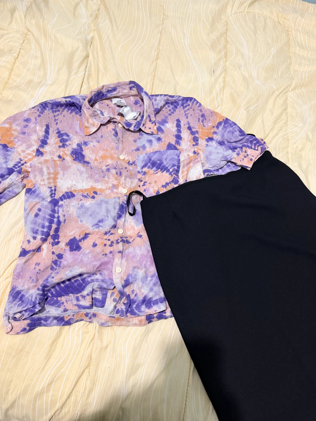 H&M Relaxed Fit Tie-Dye Shirt & Evan-Picone Black Skirt - photo 2