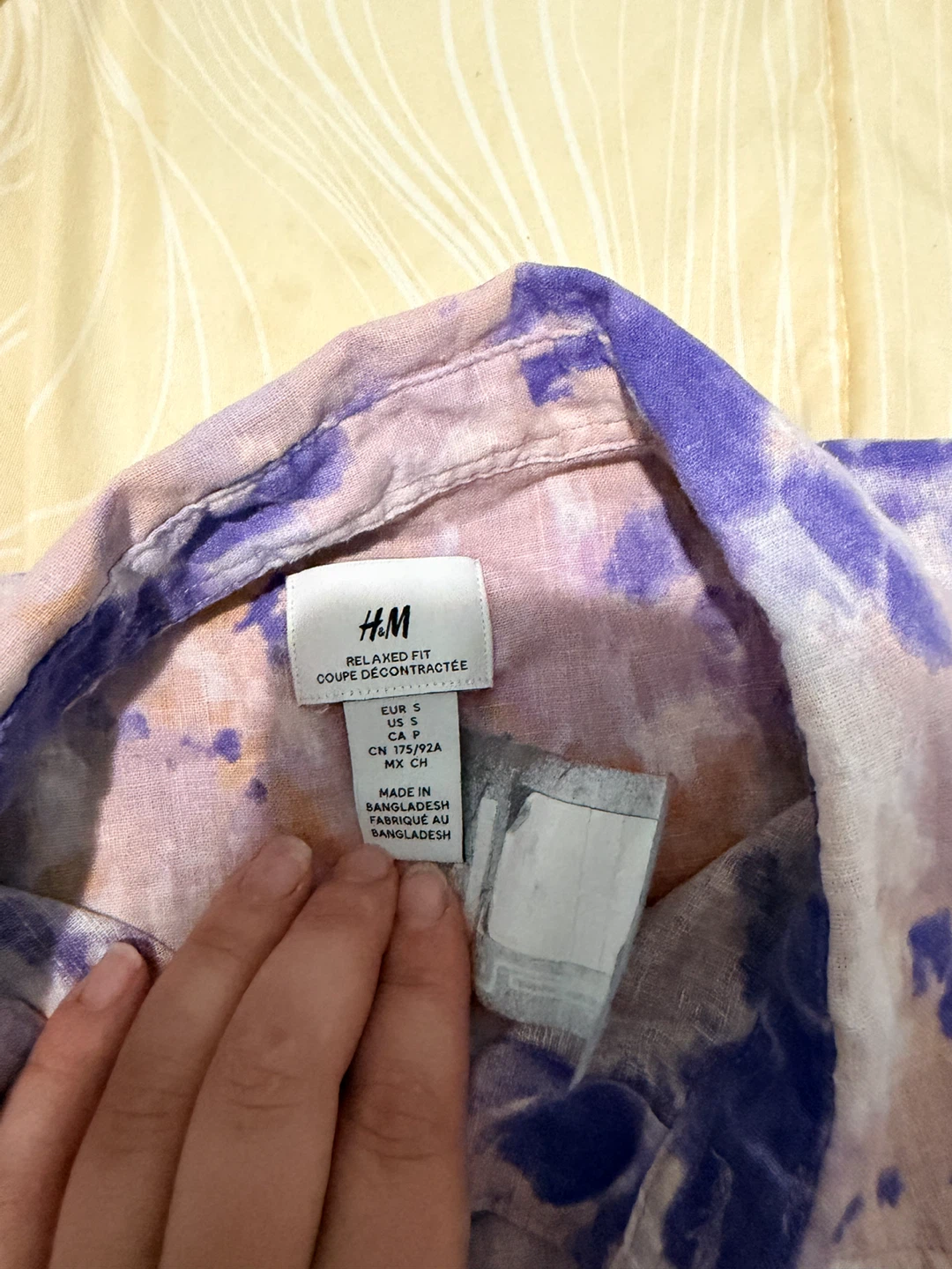 H&M Relaxed Fit Tie-Dye Shirt & Evan-Picone Black Skirt - photo 4