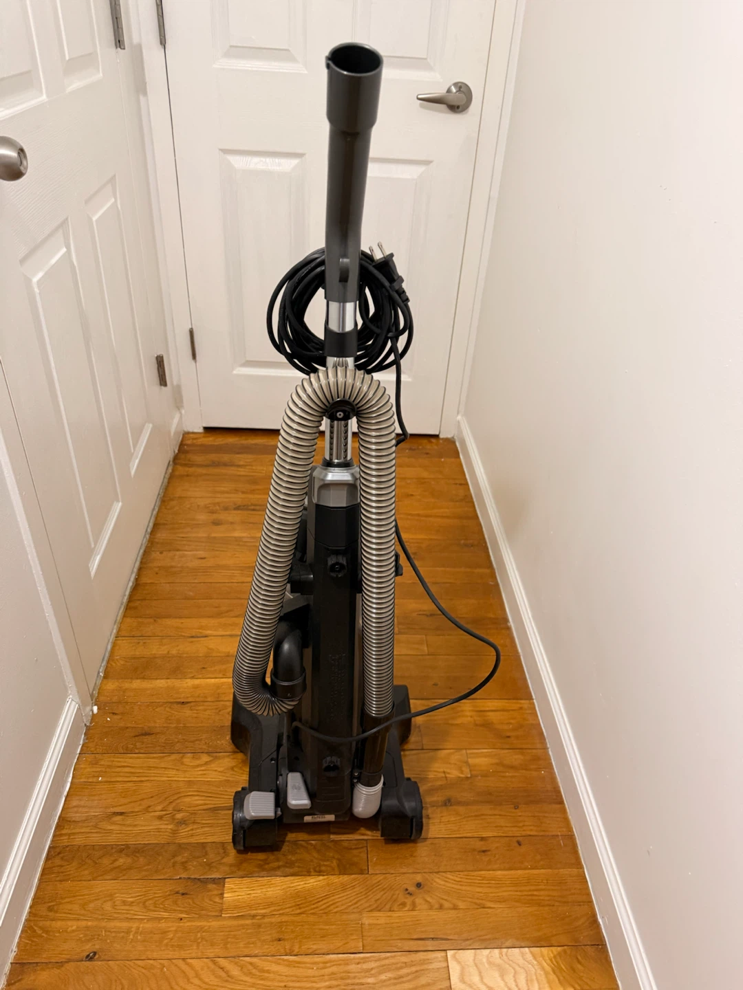 BLACK+DECKER Turbo Lightweight Upright Vacuum - photo 2