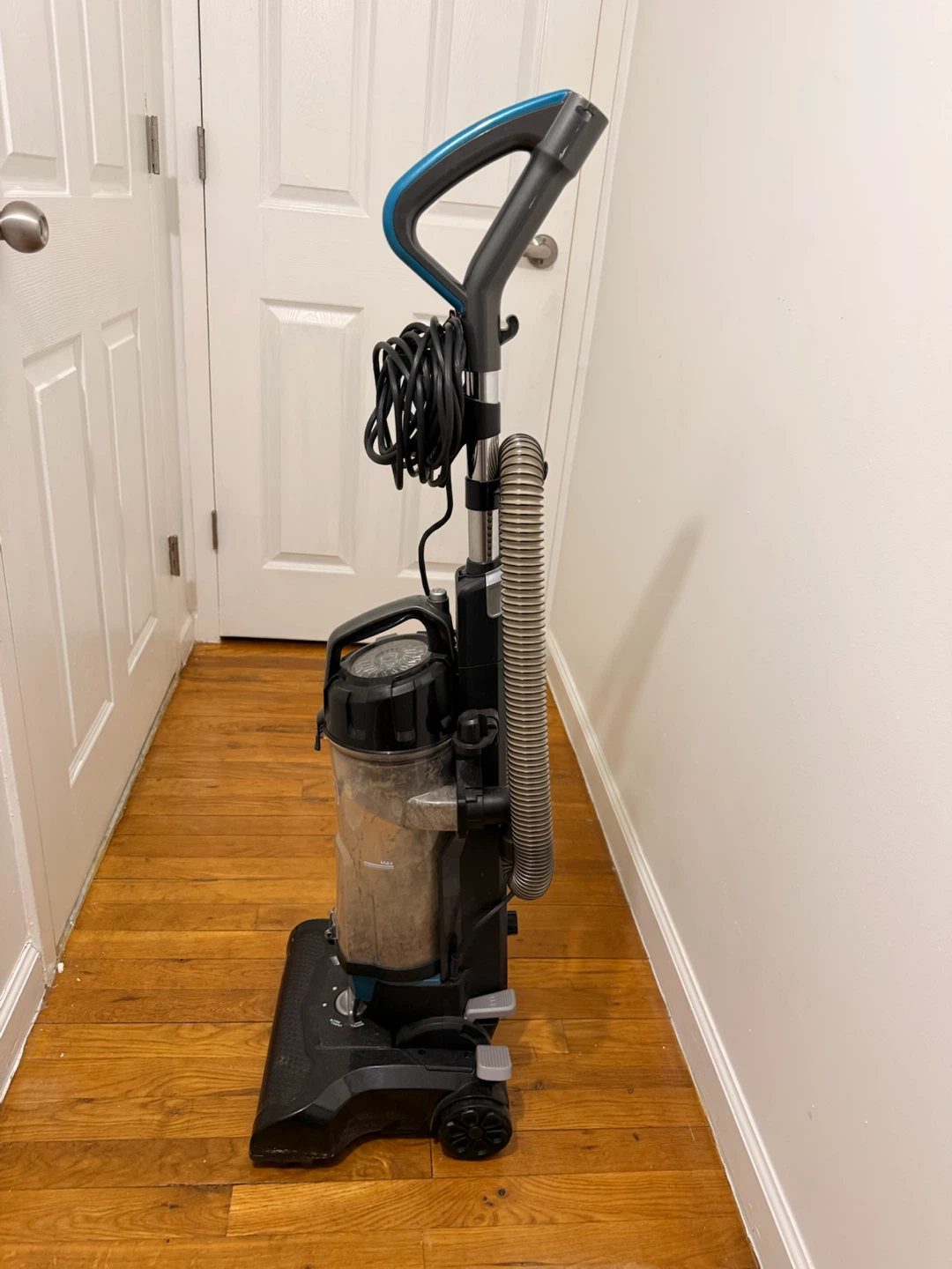 BLACK+DECKER Turbo Lightweight Upright Vacuum - photo 4