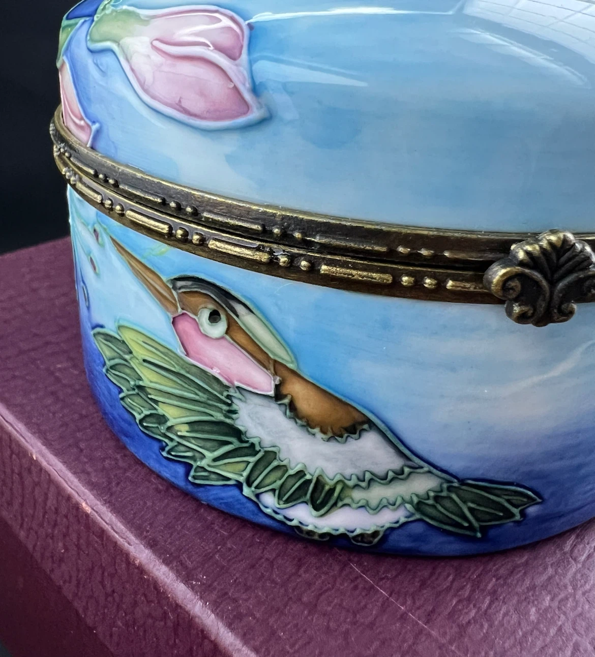 Benaya Artist-Signed Hummingbird Porcelain Trinket - photo 3