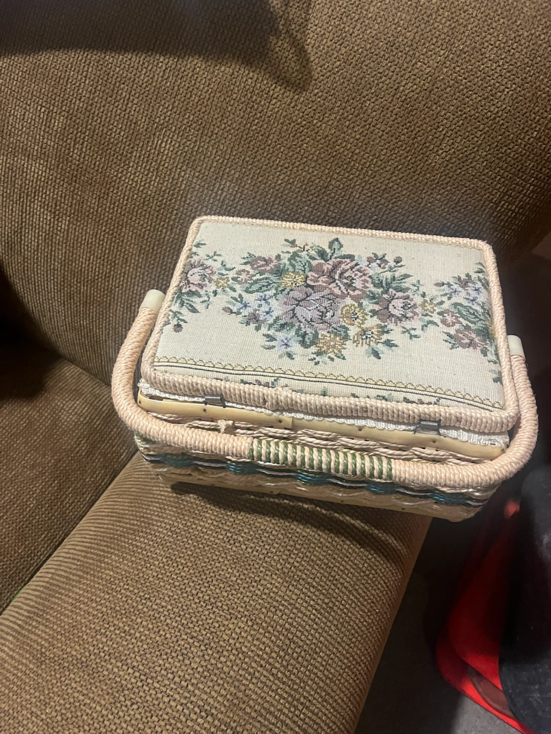 Vintage Floral Sewing Basket - photo 2