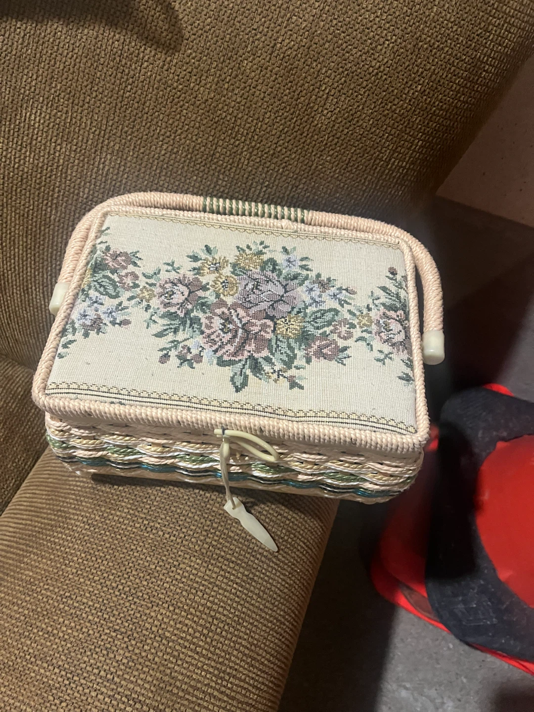 Vintage Floral Sewing Basket - photo 3