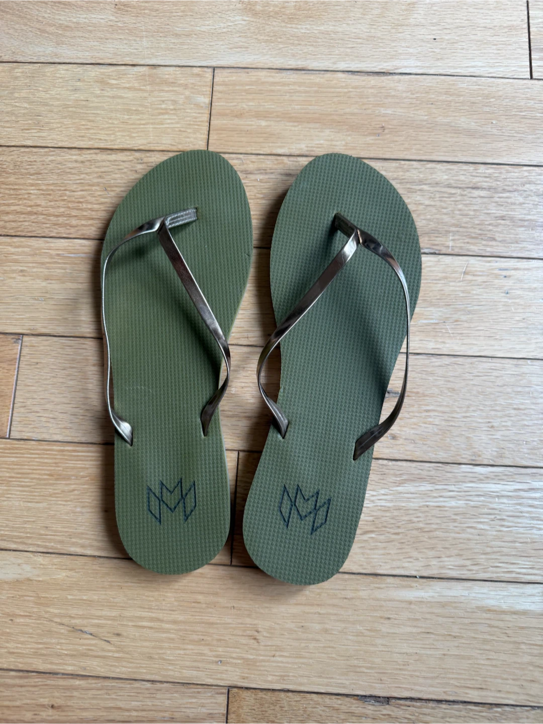 Malvados womens Lux Flip-Flop(brand new)