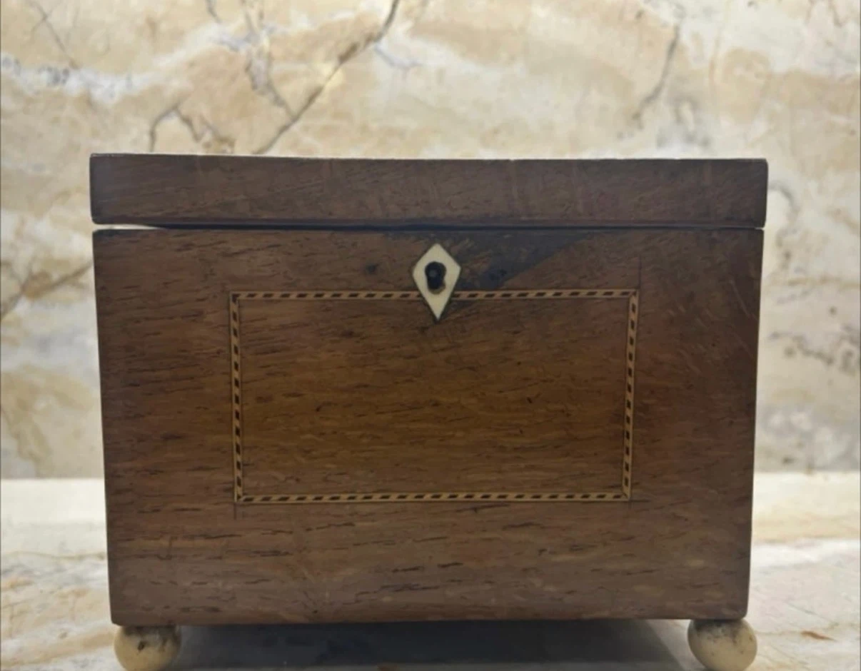 Late 18th c. English Adam Style Yew wood Tea Caddy - photo 3