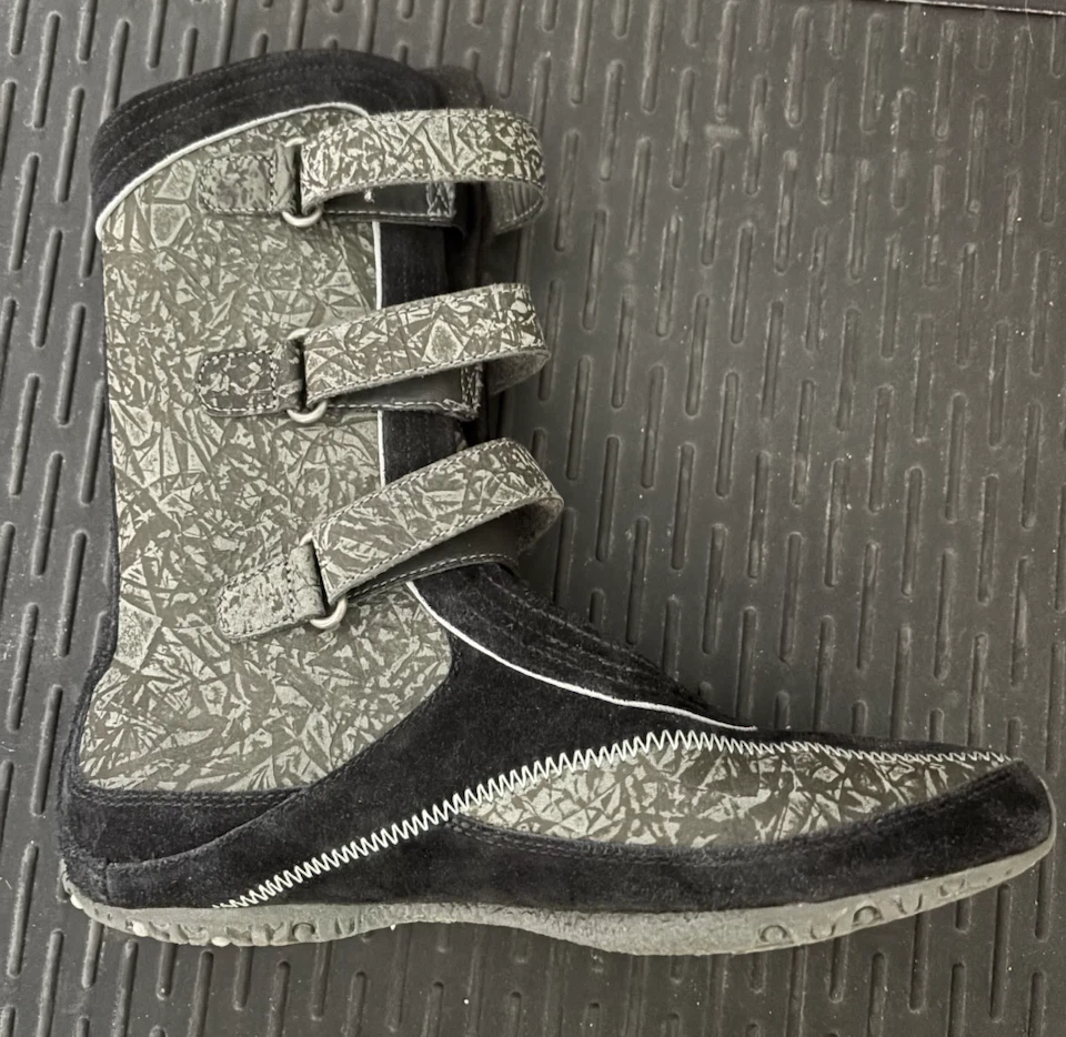 Reebok size 8 unisex comfort Boots - photo 2