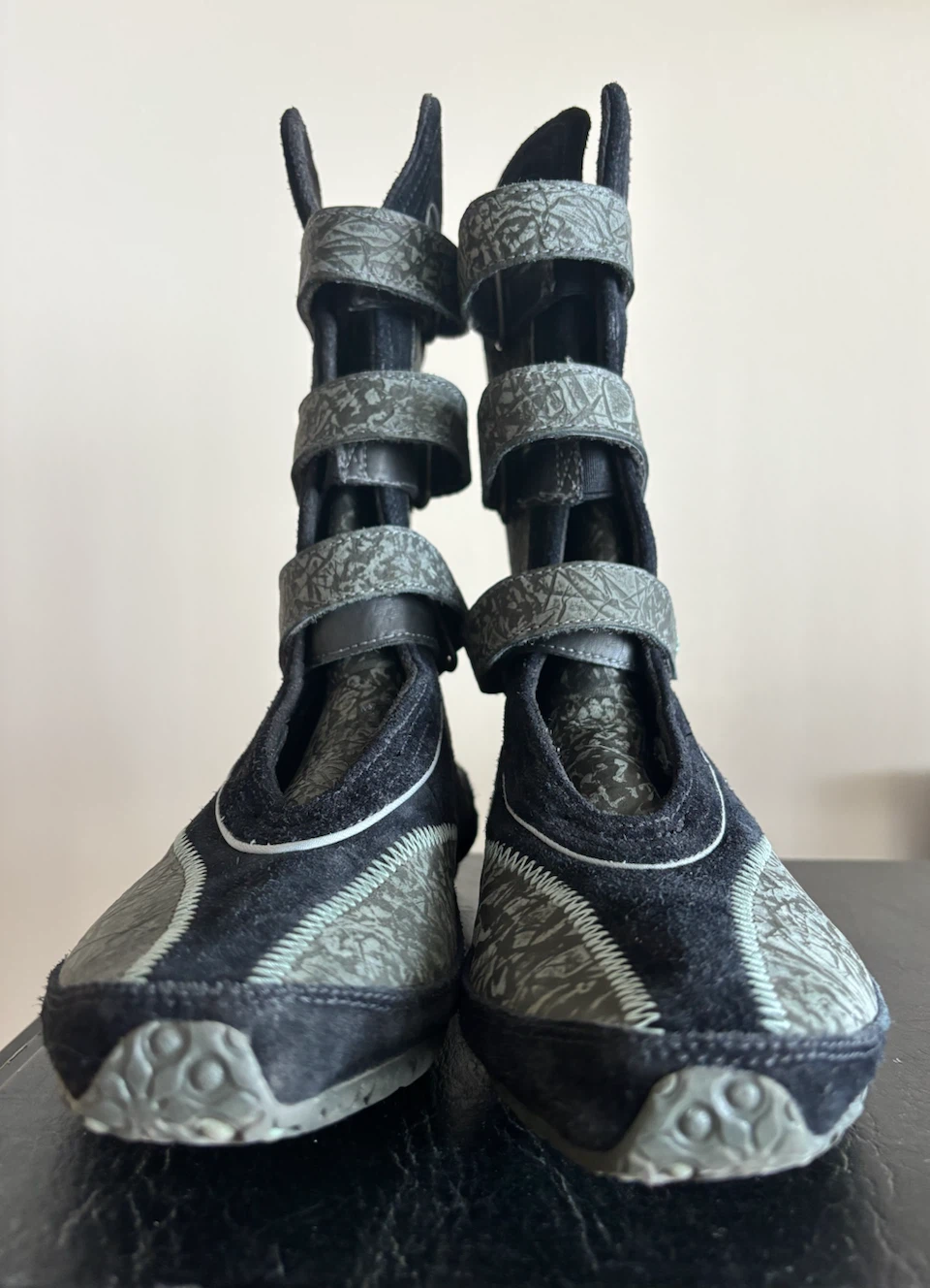 Reebok size 8 unisex comfort Boots - photo 4