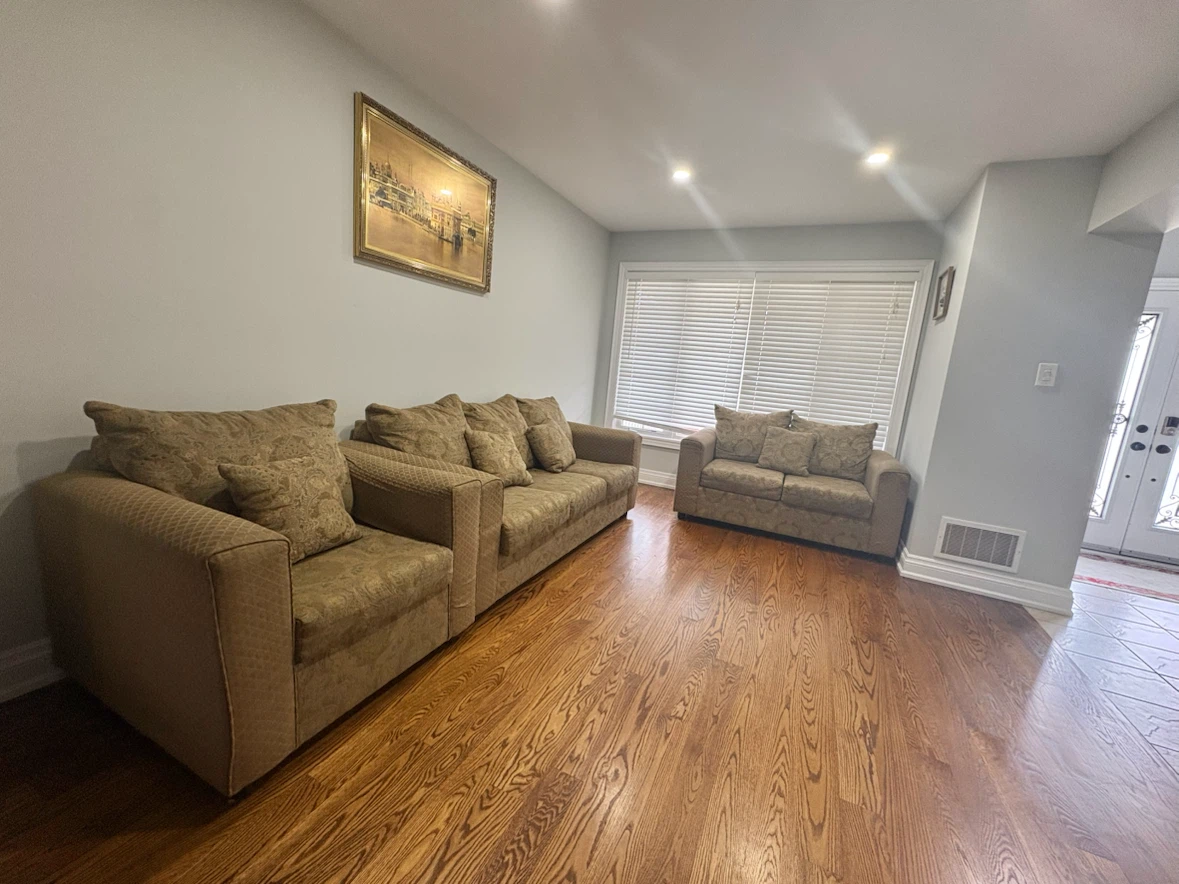 3-Piece Sofa Set with Accent Pillows