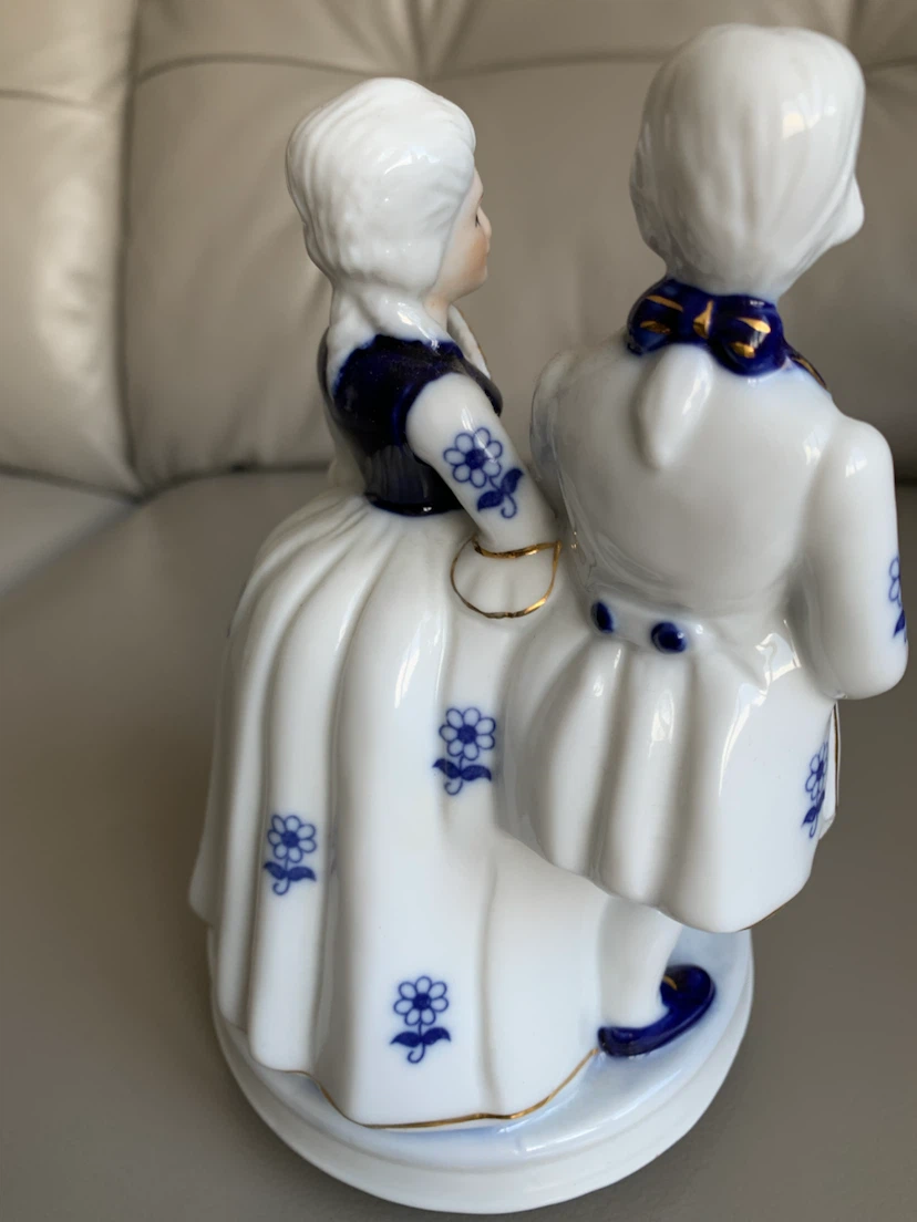 “ Vintage Porcelain Imported Dancing Couple W/ Musical Box “ ! - photo 5