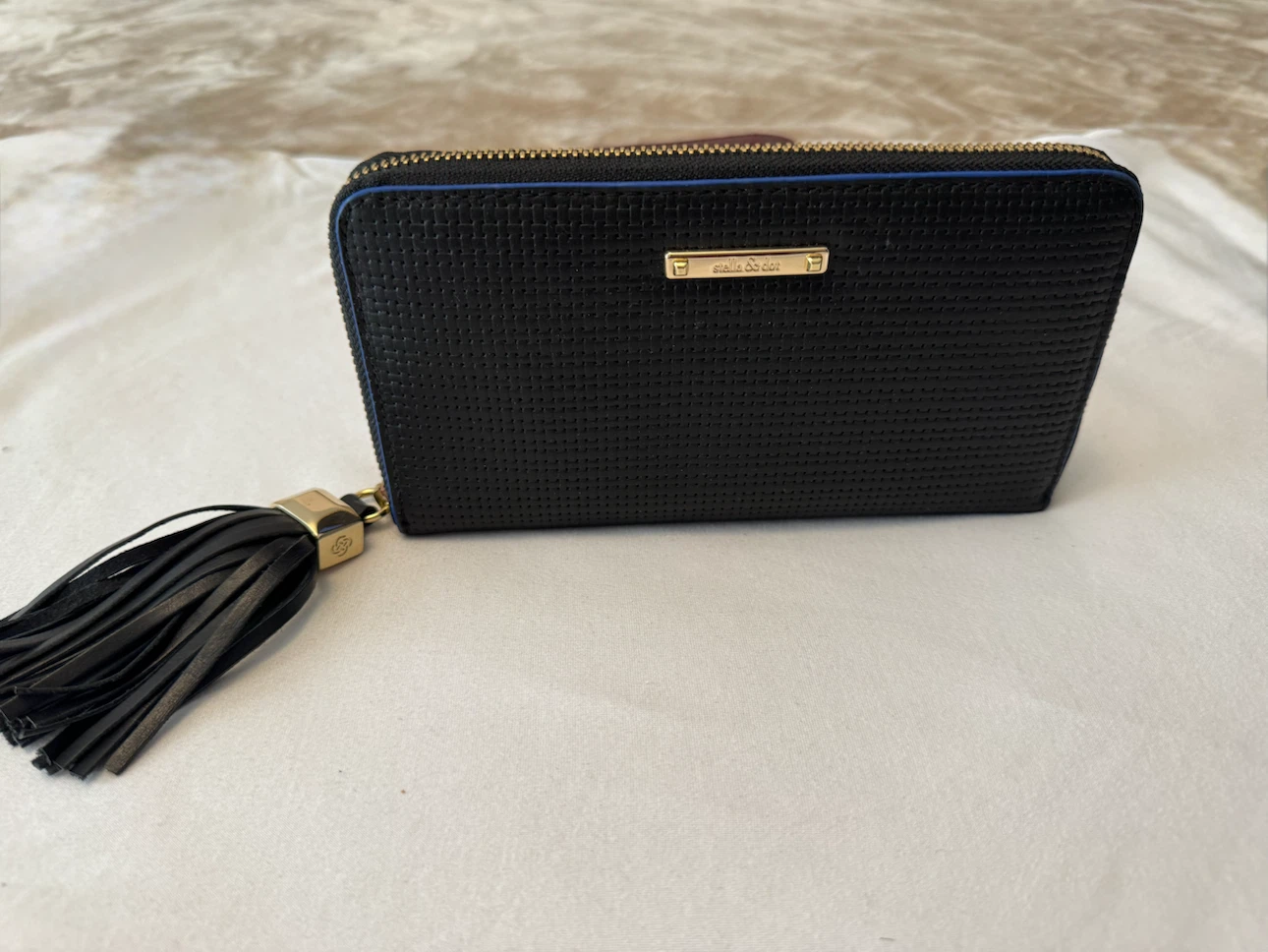 Stella and Dot Leather Zip Around Wallet