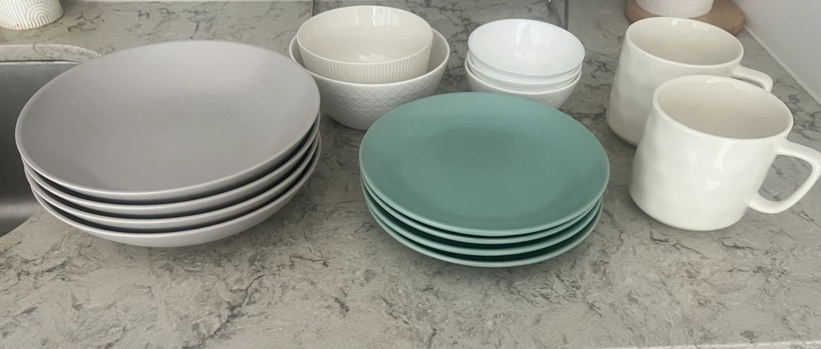 Set of 8 Plates, 4 Bowls, and 2 Mugs