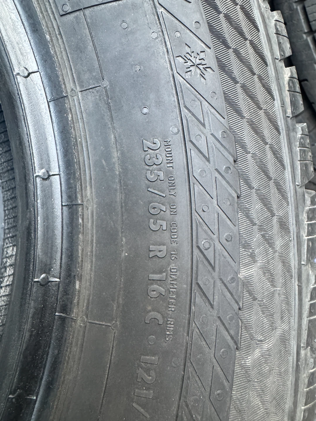 SET OF 4 CONTINENTAL VAN CONTACT A/S M+S 235/65/R16 - photo 3