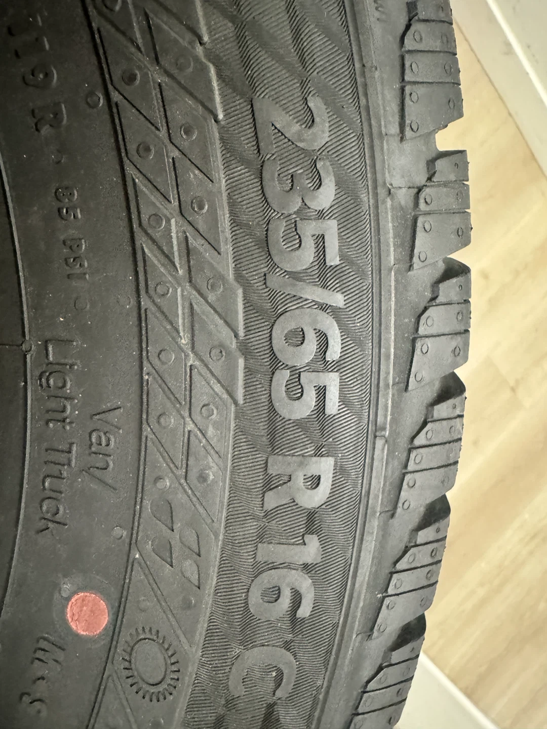 SET OF 4 CONTINENTAL VAN CONTACT A/S M+S 235/65/R16 - photo 4
