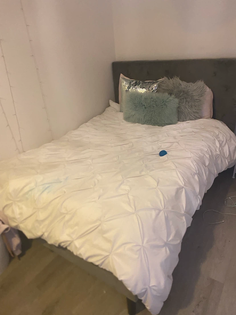 Grey Tufted Headboard Bed Frame - photo 2