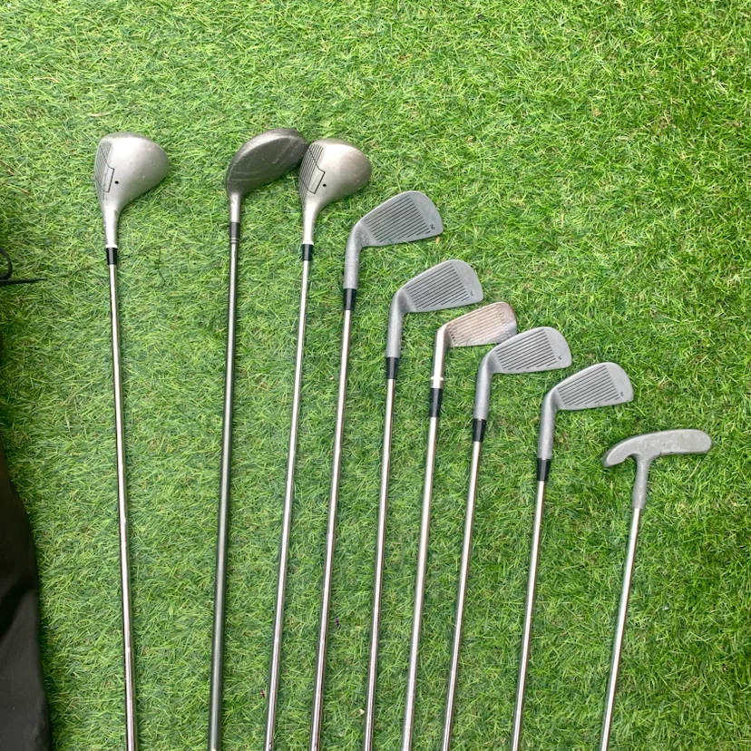Right Hand Golf Clubs Set Bag Balls Tees Beginner Golfing Set - photo 3