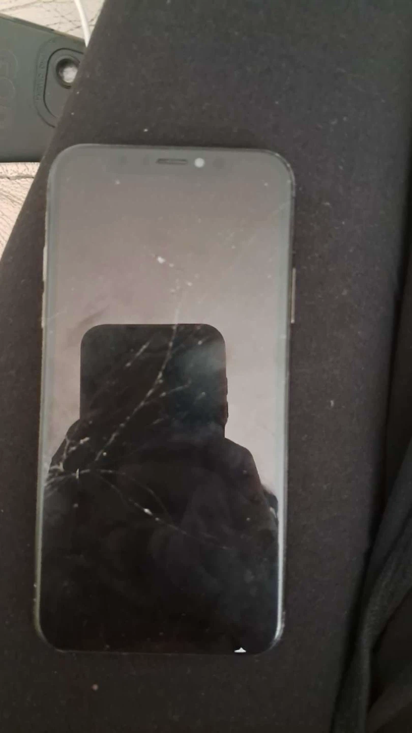2 iPhones for sale - photo 3