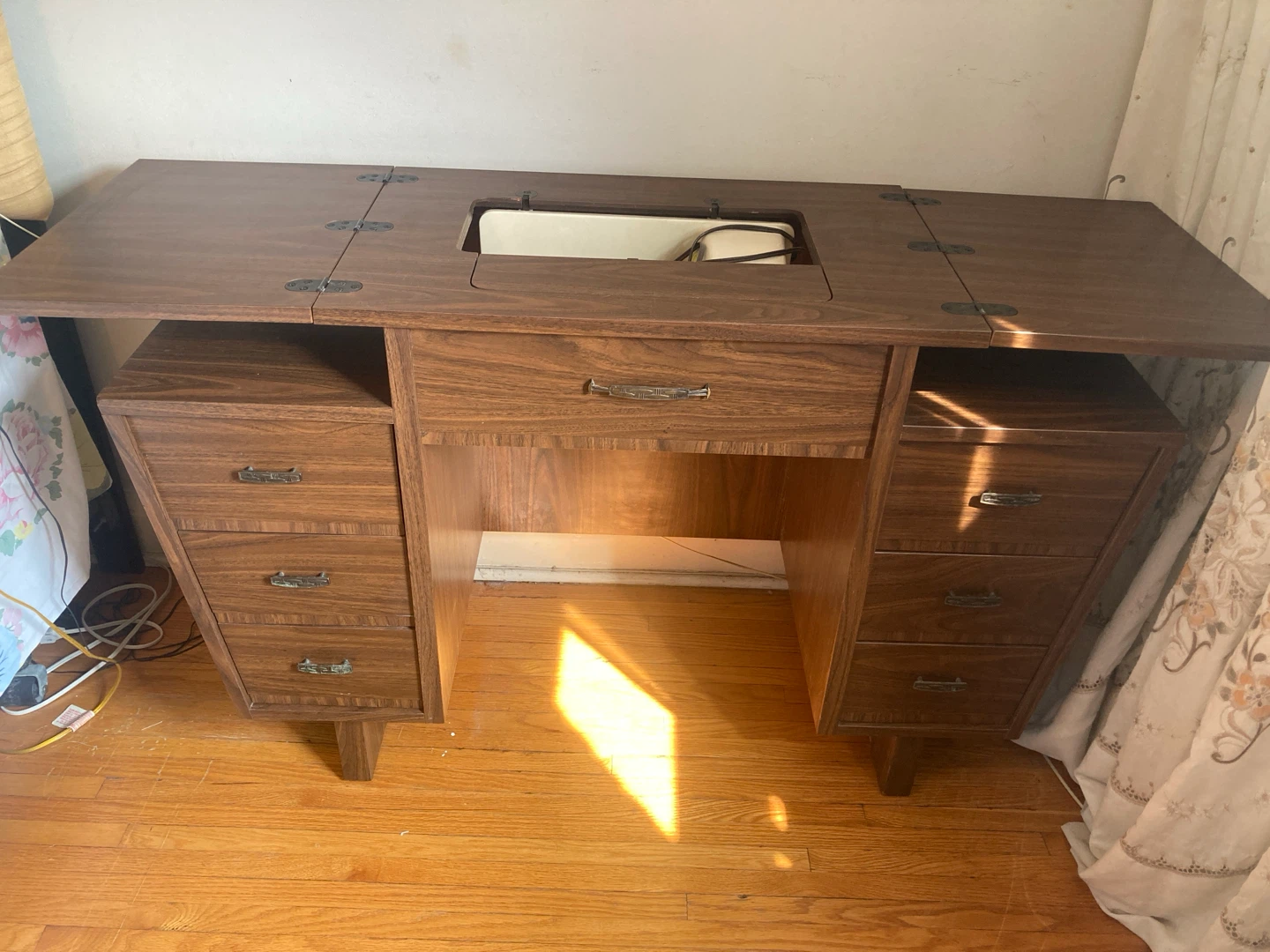 Singer Touch & Sew Sewing Machine with Desk - photo 2