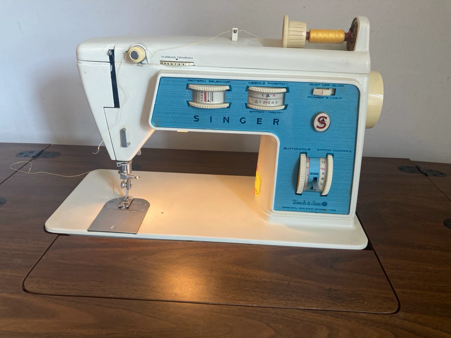Singer Touch & Sew Sewing Machine with Desk - photo 4
