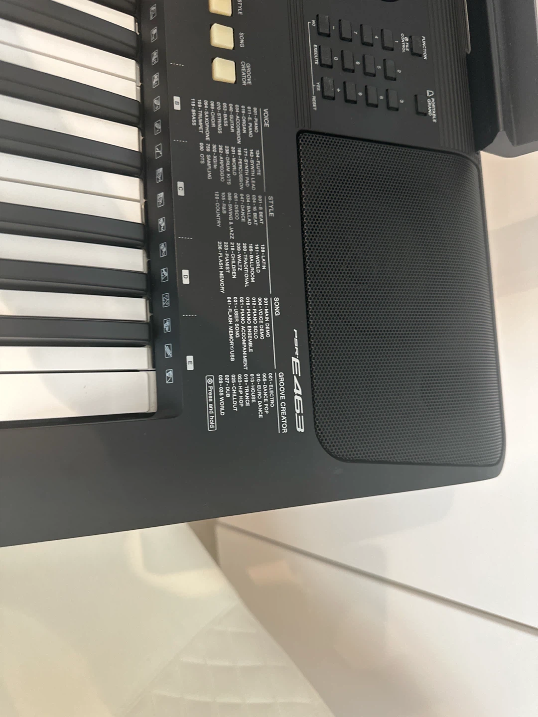 Yamaha E463 Keyboard