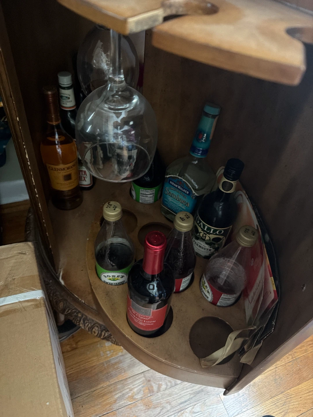 Vintage Globe Bar Cabinet with Drinks - photo 4