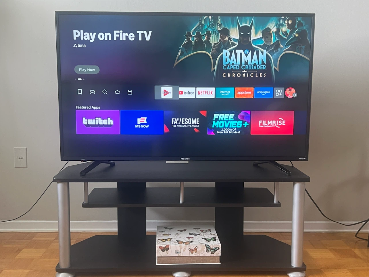 Hisense Smart TV with stand - photo 2