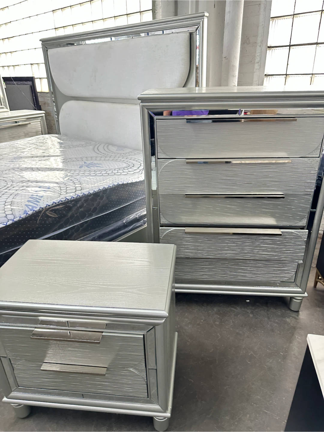 Sliver bedroom set bf Mr dr ns - photo 2