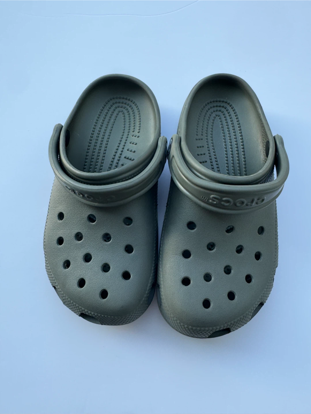 Crocs Classic Dark Green Women’s 6 Men’s 4