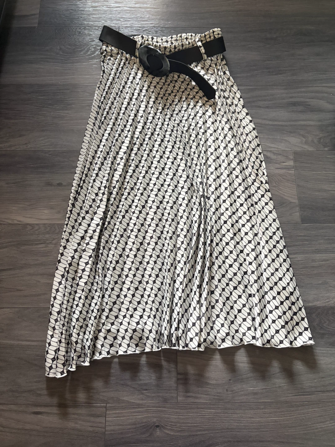 Hayley & Co. London Pleated Skirt with Belt - Size M - photo 2