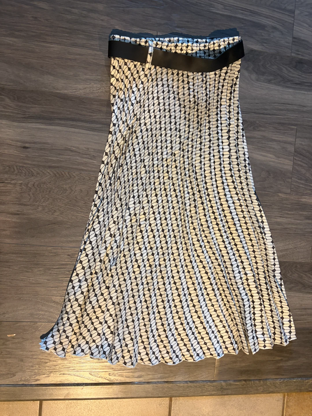 Hayley & Co. London Pleated Skirt with Belt - Size M - photo 3