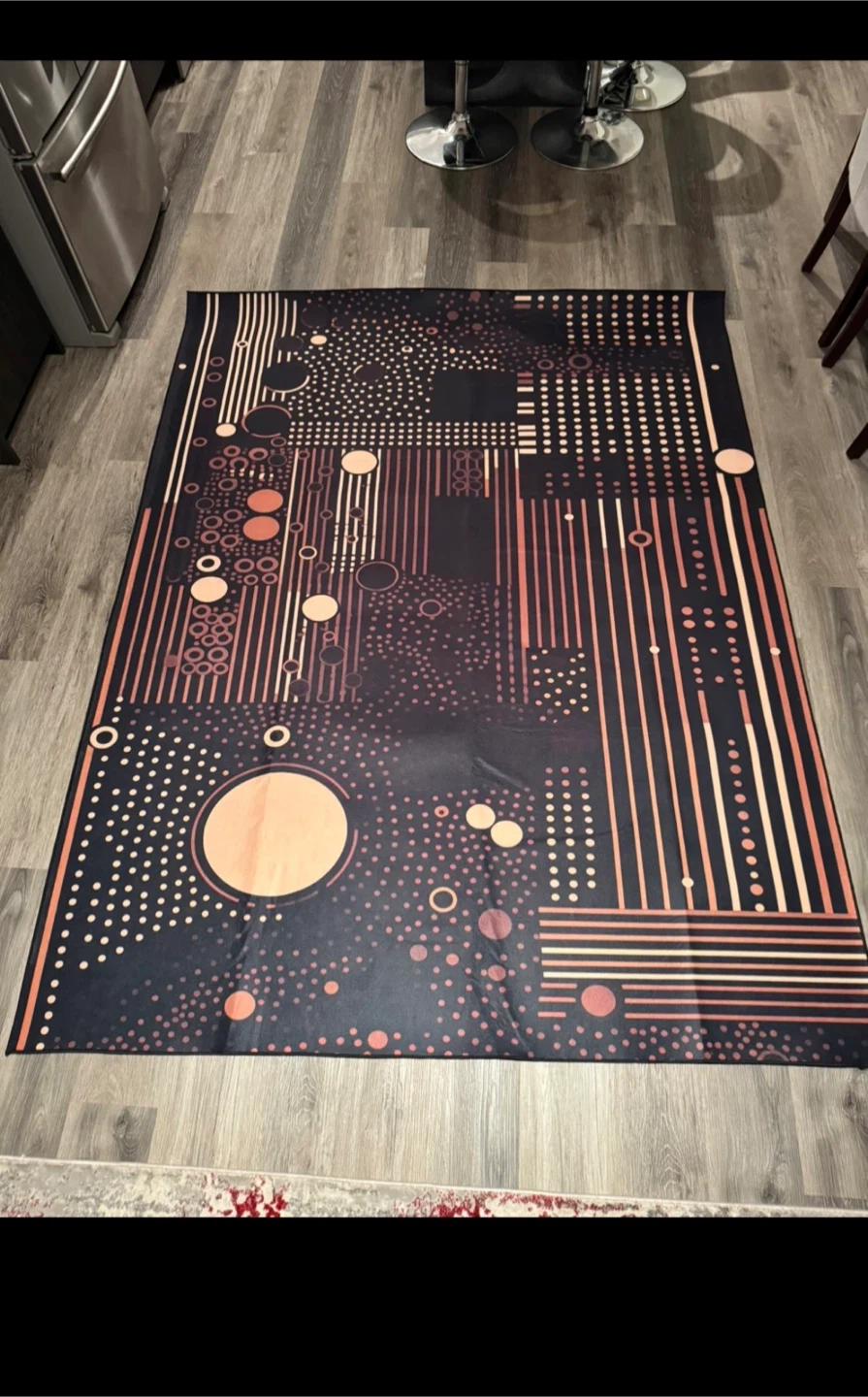 Modern Abstract Area Rug – Excellent Condition