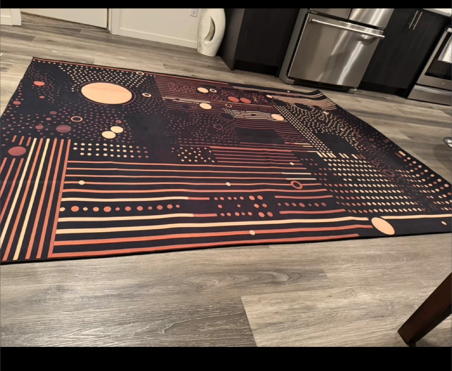 Modern Abstract Area Rug – Excellent Condition - photo 2