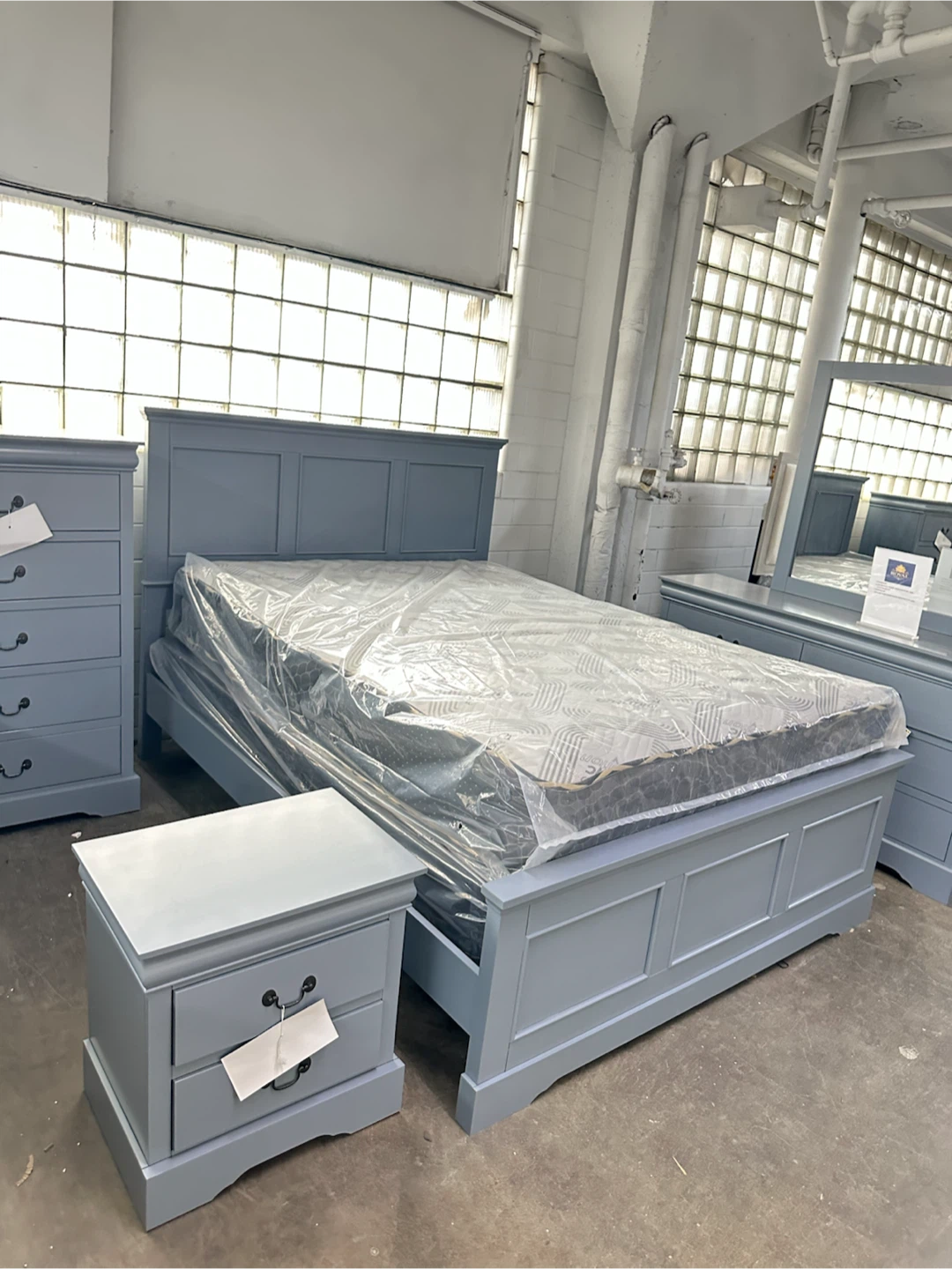 Blue bedroom set bf Mr dr ns