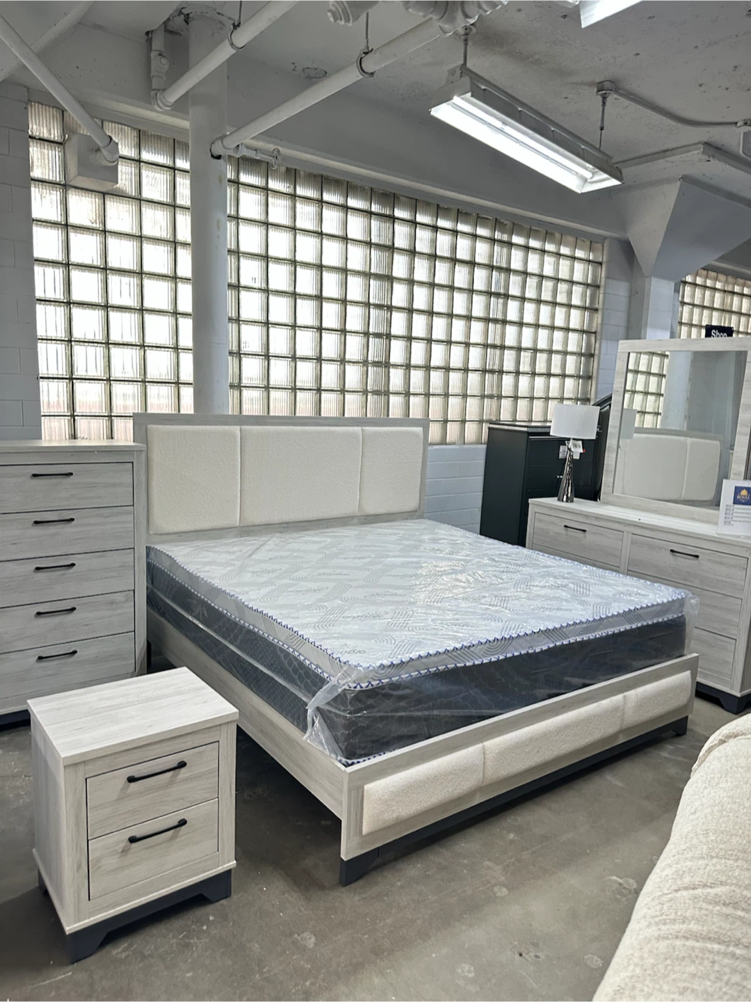 4 Pc Bed room set bf Mr dr ns