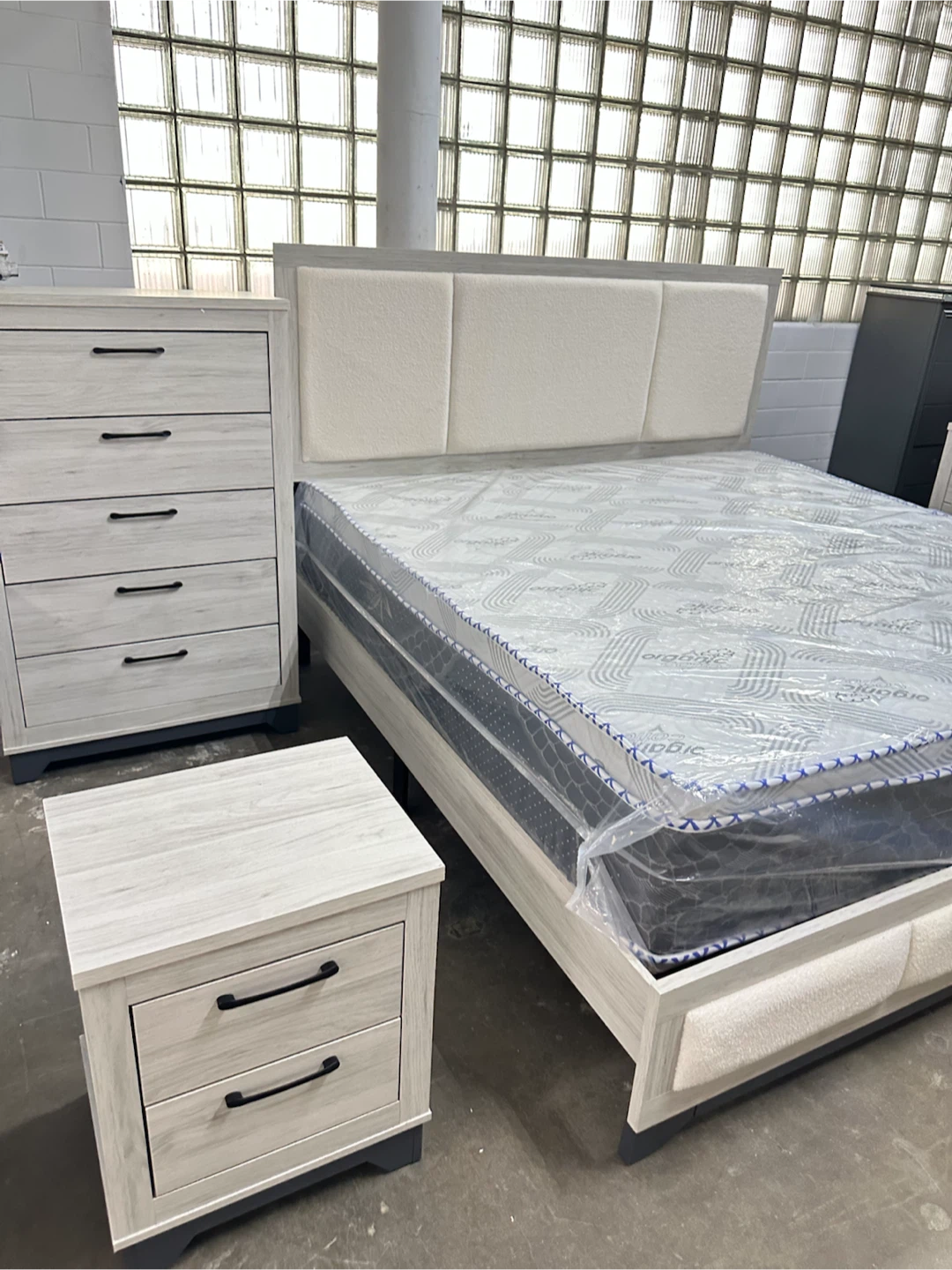 4 Pc Bed room set bf Mr dr ns - photo 2