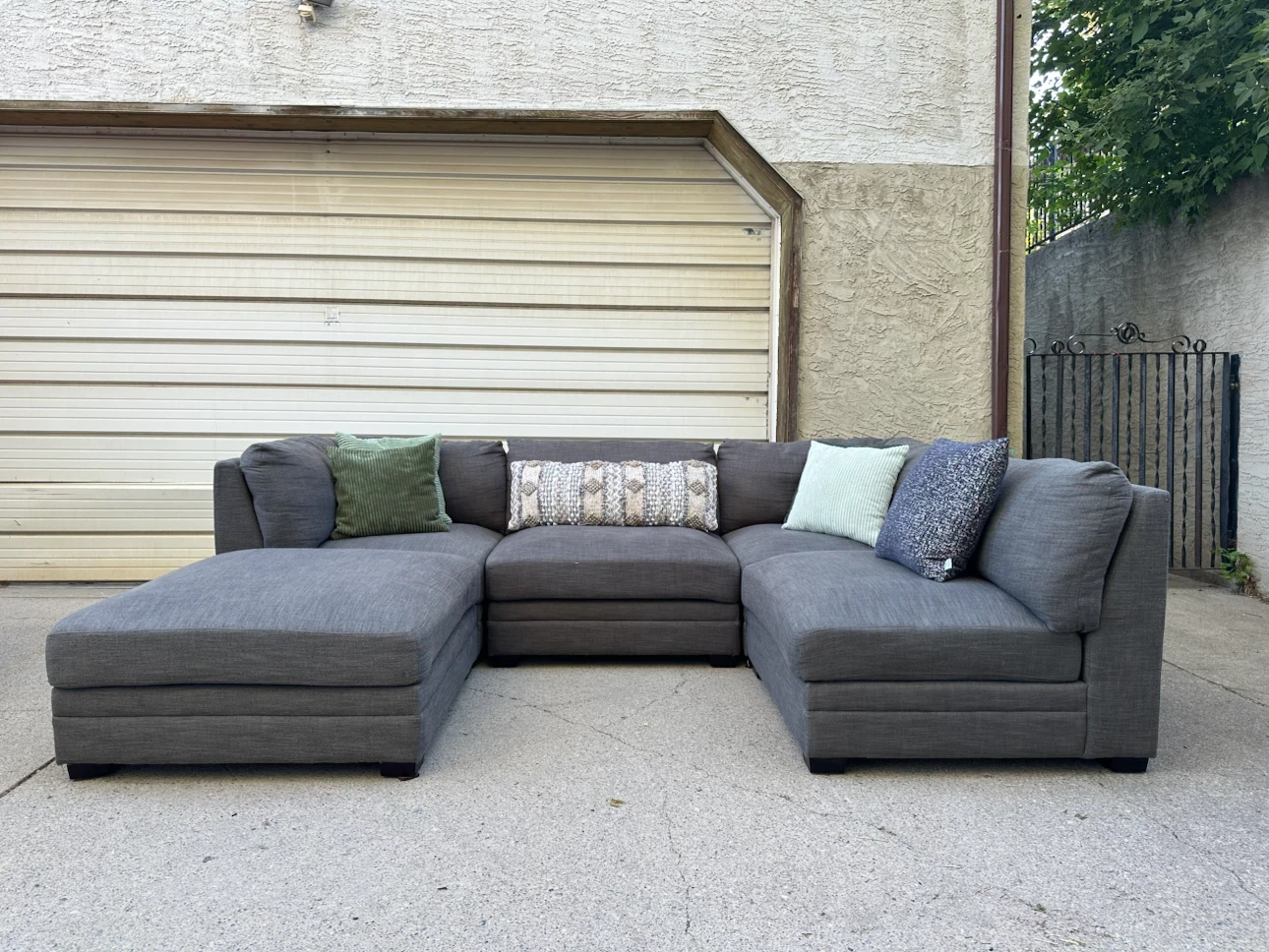 Thomasville Costco 5-Piece Modular Sectional + Ottoman – Grey