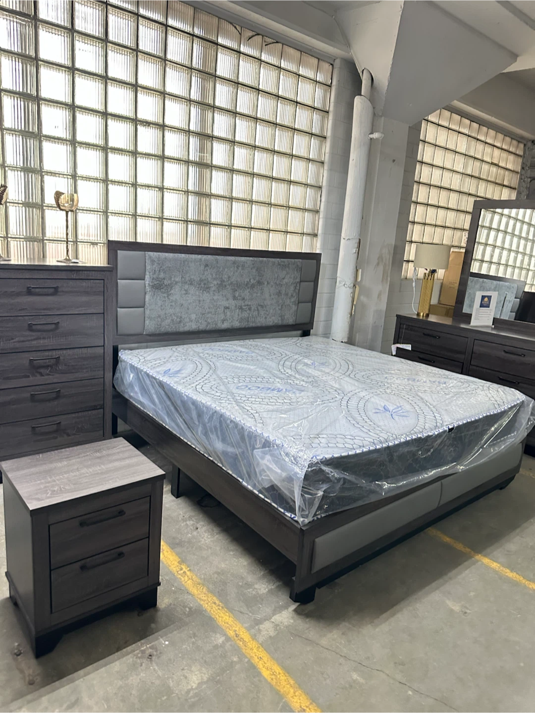 4 pc bedroom set Bf mr dr ns