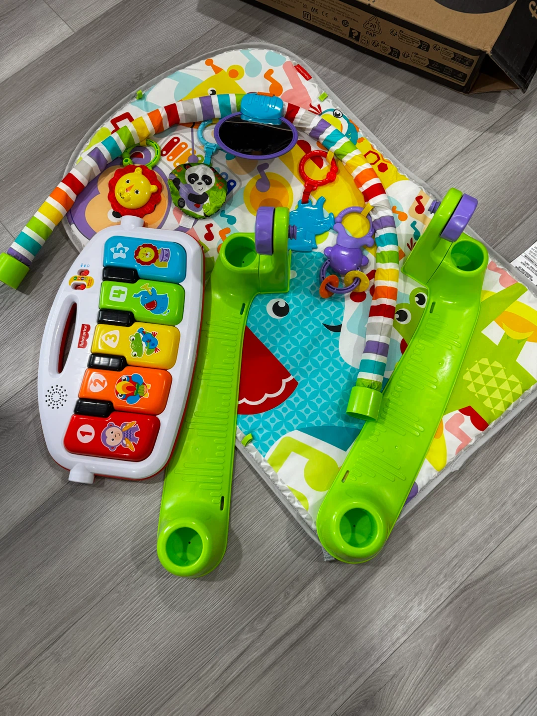 Fisher-Price Baby Playmat Deluxe Kick & Play Piano Gym