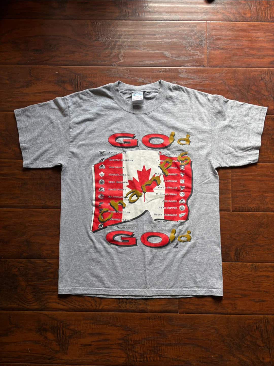 Vintage 2002 Team Canada hockey tee L y2k