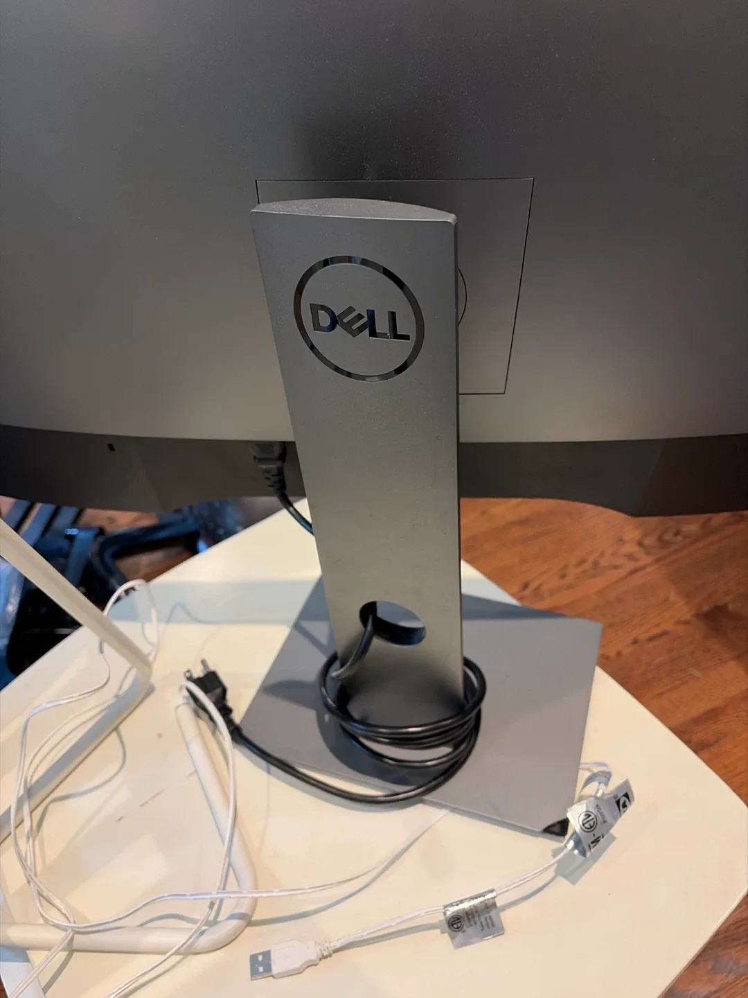 Dell U2719D Flat Panel Monitor