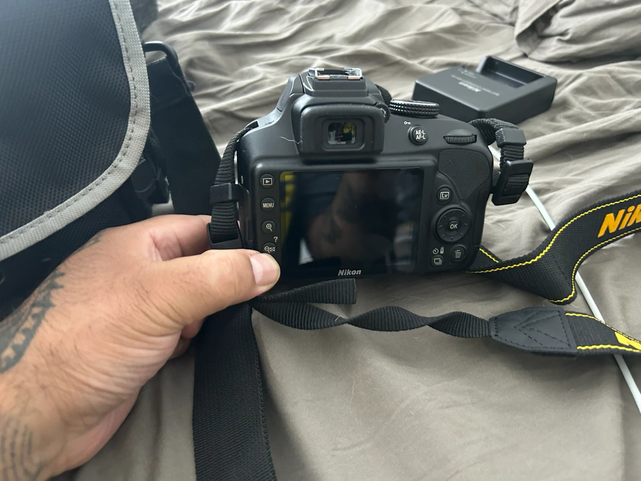 Nikon D3400 DSLR Camera with Bag and Charger - photo 2