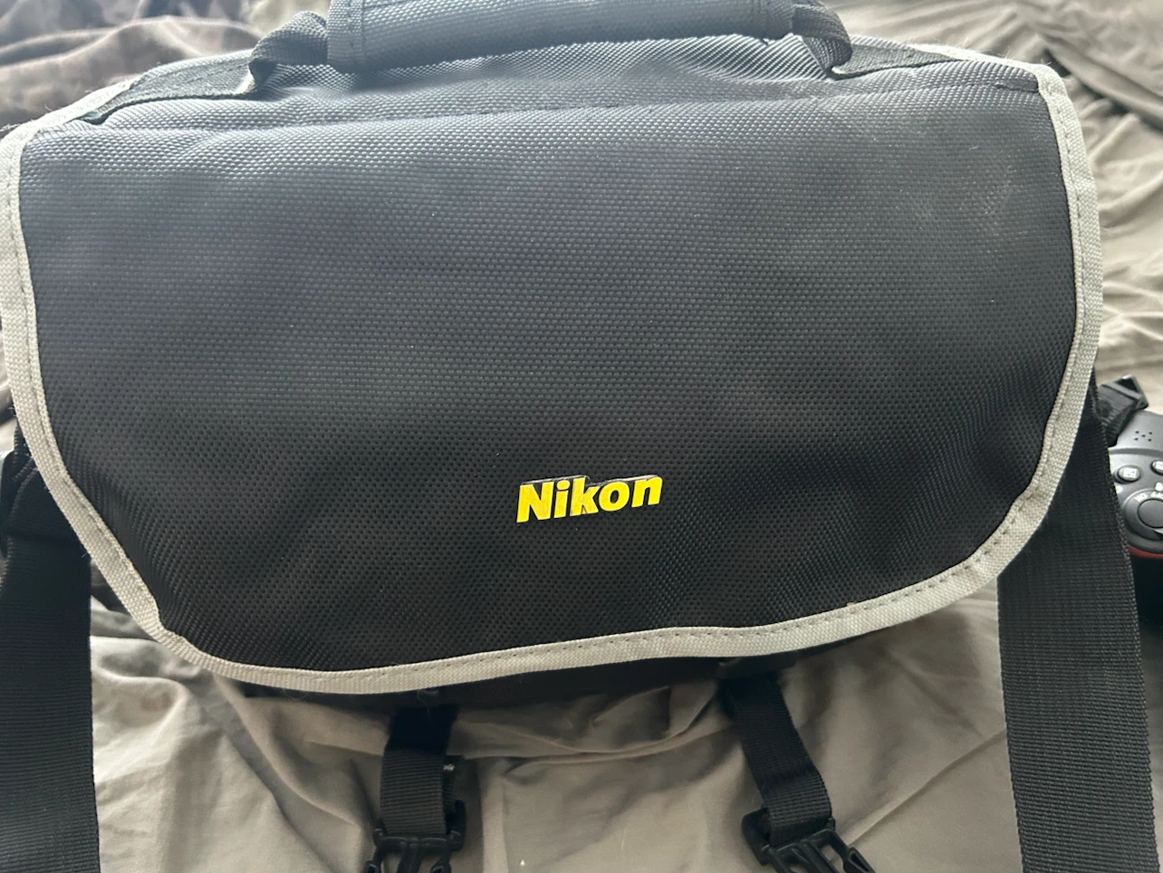 Nikon D3400 DSLR Camera with Bag and Charger - photo 3