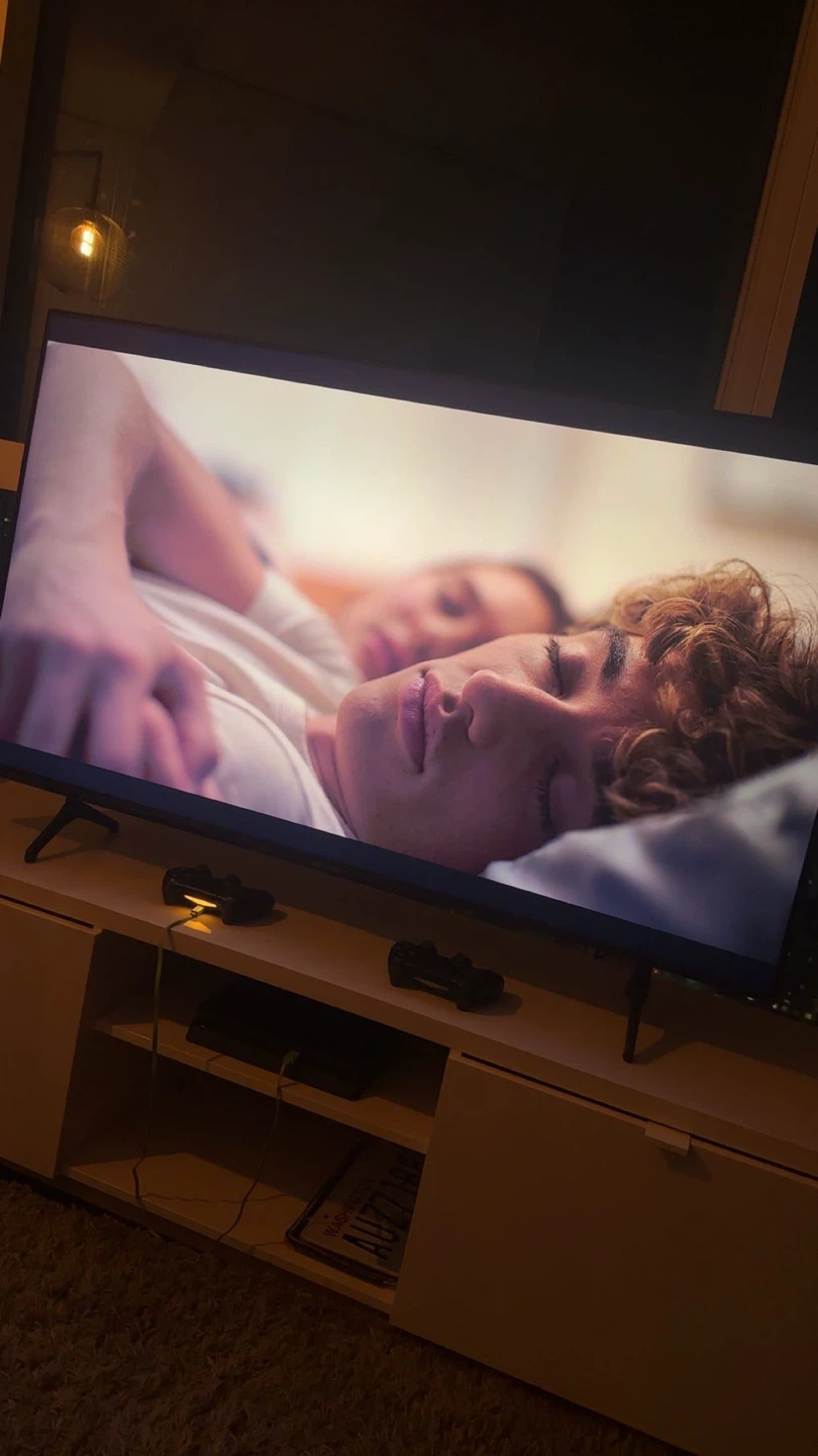 Samsung 55” Crystal UHD 4K Smart TV- Excellent Condition!! - photo 2