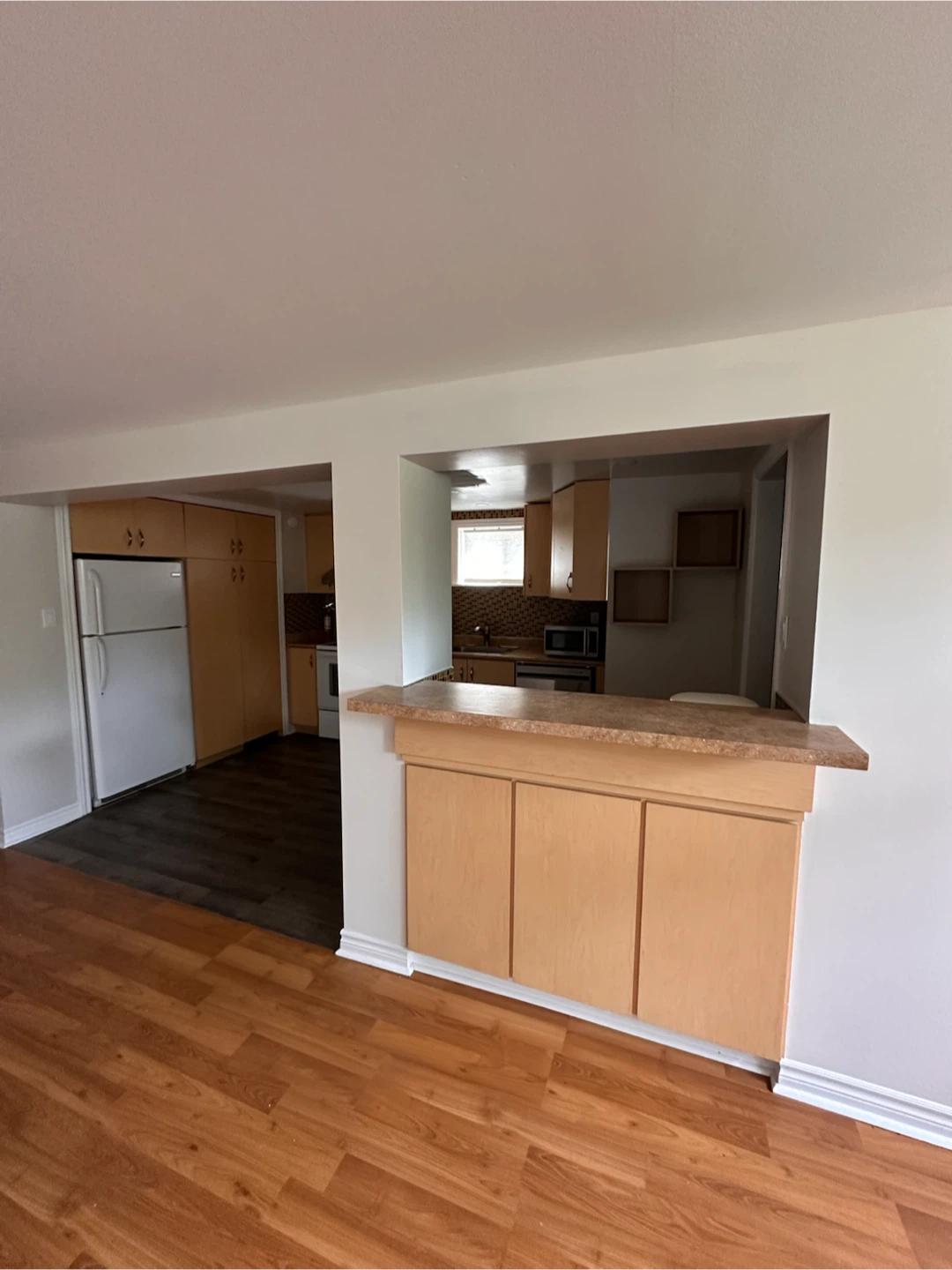 Bright 1BR Walkout • Parking • 30 Mins to Downtown • Sept. 1 - photo 5