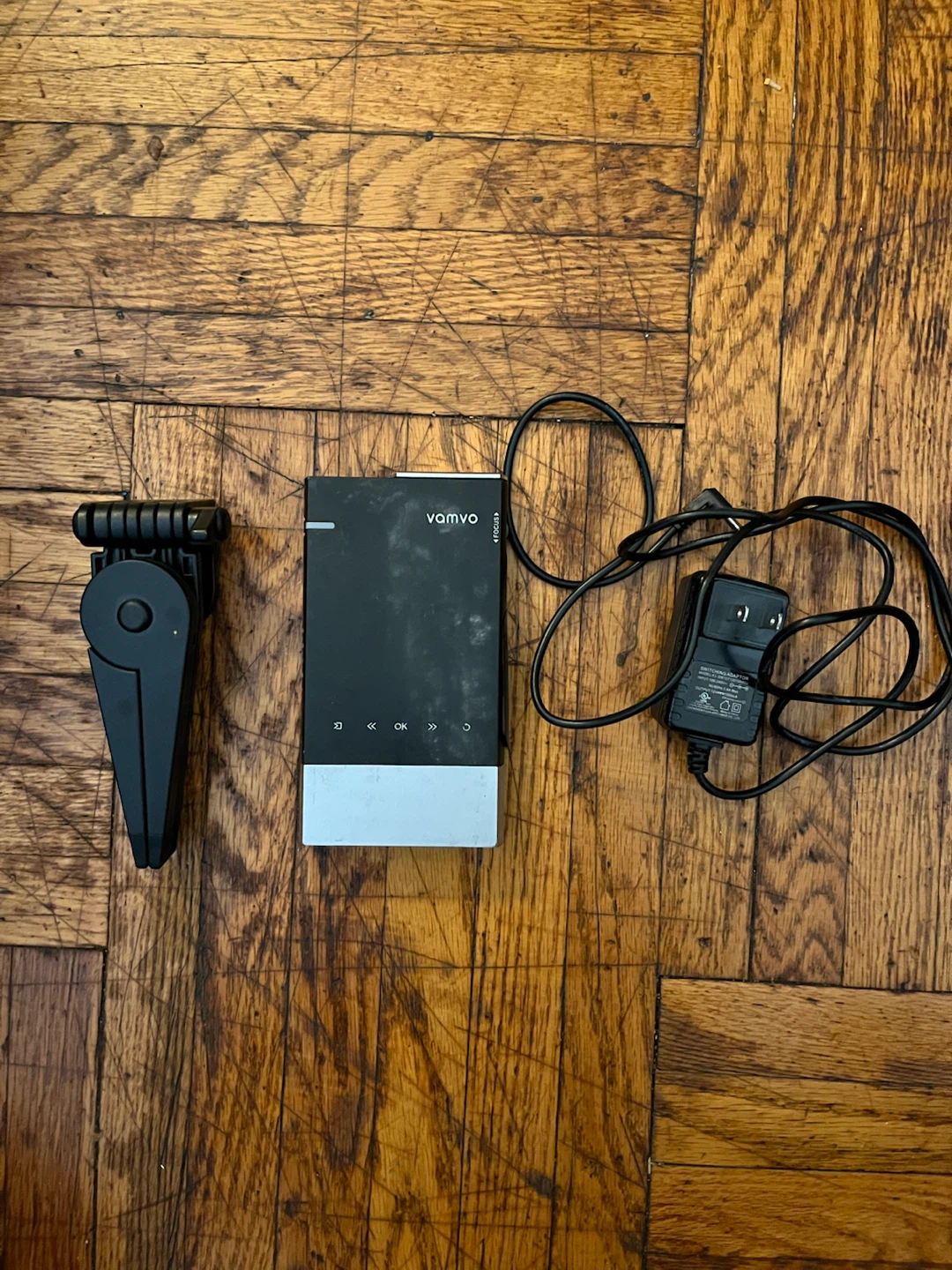 Vamvo Mini Projector with Tripod and Power Adapter - photo 2