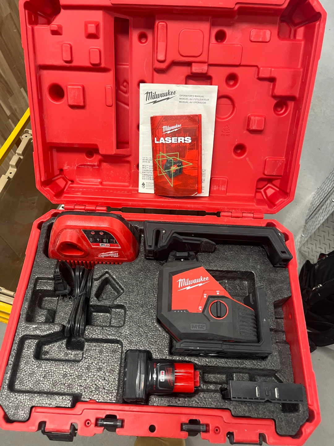 Milwaukee M12 REDLITHIUM XC 4.0 Laser Level Kit
